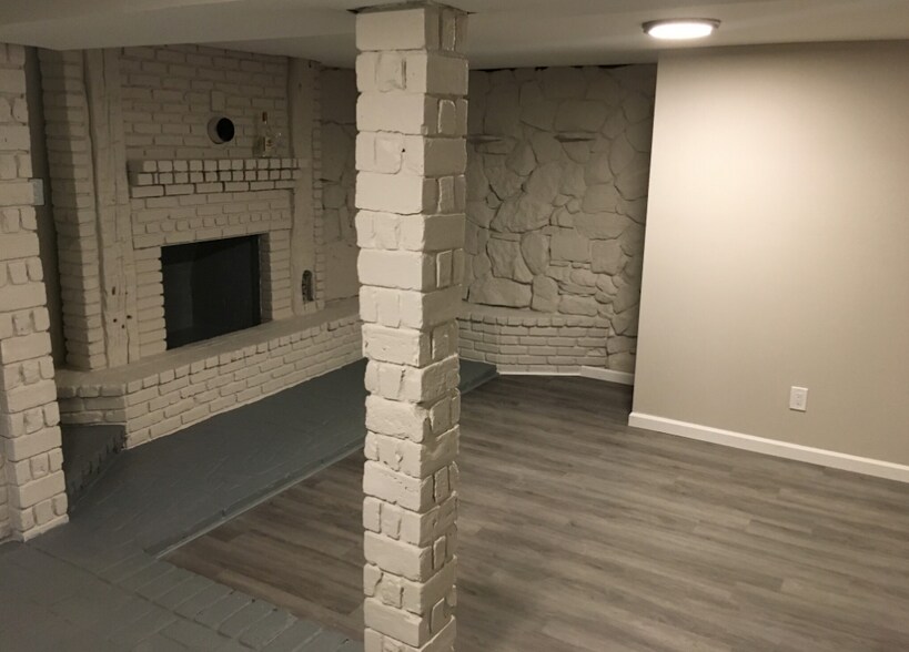 Building Photo - 31 Cedar Swamp Rd
