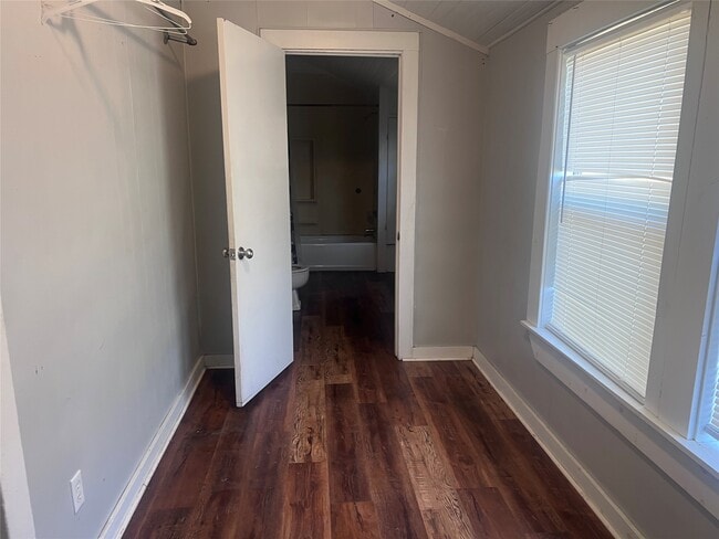 Building Photo - 515 Harrison Ln