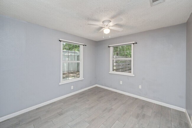 Building Photo - Updated home in Fort Walton Beach!