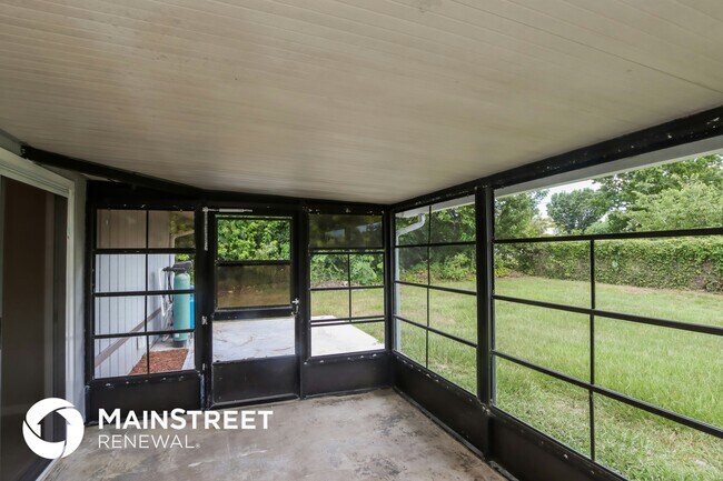 Building Photo - 995 Armstrong Rd SE