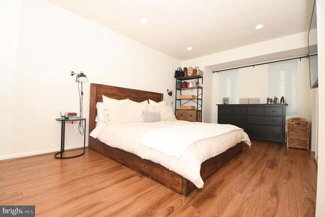 Building Photo - 7812 Briardale Terrace