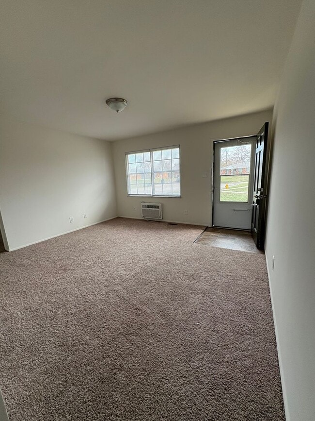 Building Photo - 2 bedroom ranch style apartment