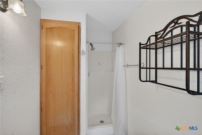 Building Photo - 14 Steele St