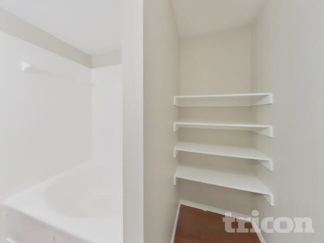 Building Photo - 2057 Wildwood Dr