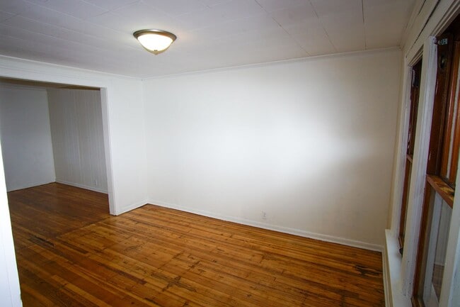 Building Photo - 3 Bedroom Spacious Kenosha Townhouse