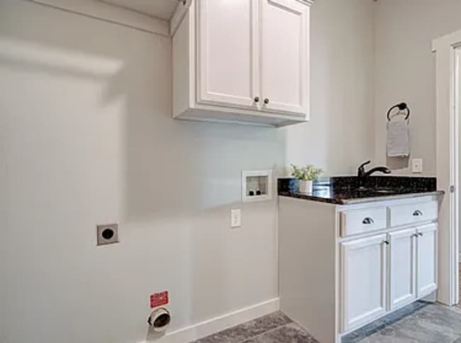 Building Photo - Magnificent 3BD/2BTH home in Council Ridge