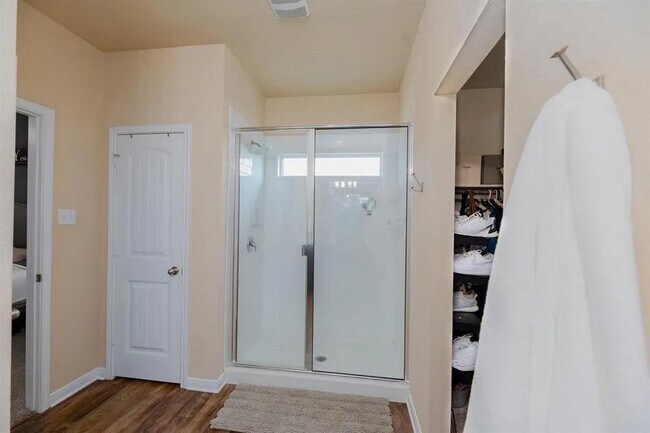 Building Photo - 652 Donegal Ln