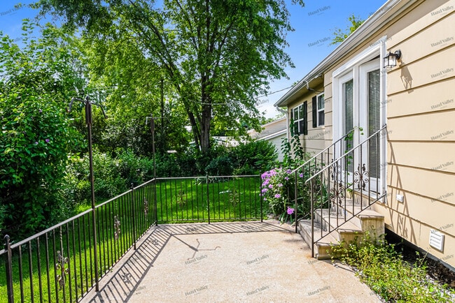 Building Photo - 2920 Mallard Dr