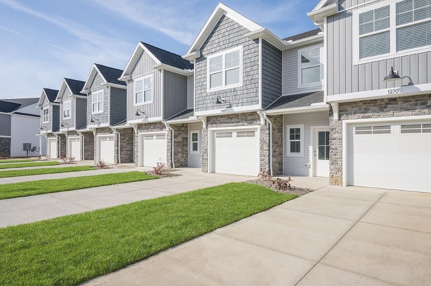Primary Photo - Ashton Mills Townhomes
