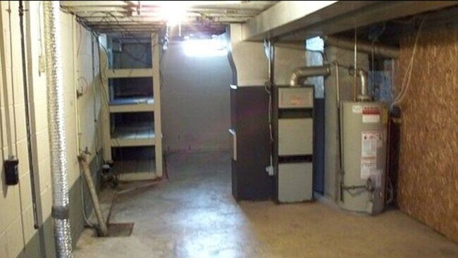 Building Photo - 1185 Fond du Lac Ave