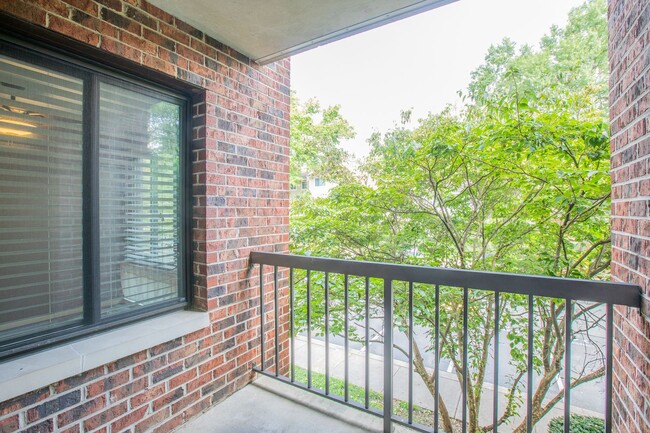 Building Photo - Lovely 2 BR/2 BA Condo in Germantown!