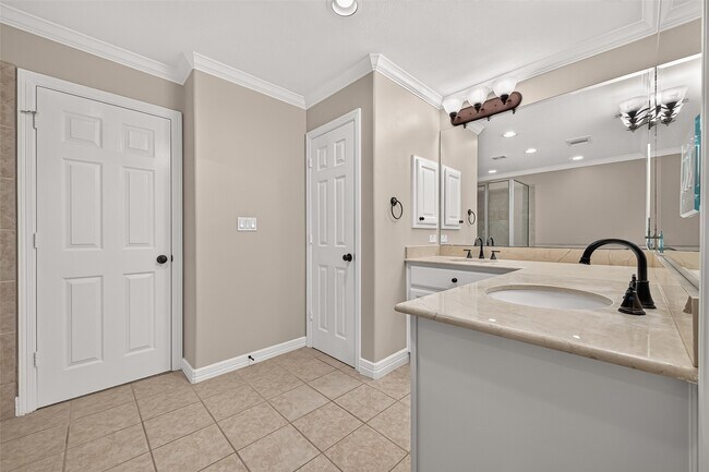 Building Photo - 4307 Lake Walk Ct