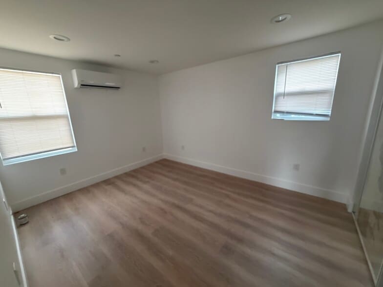 Building Photo - 212 S Orange Ave