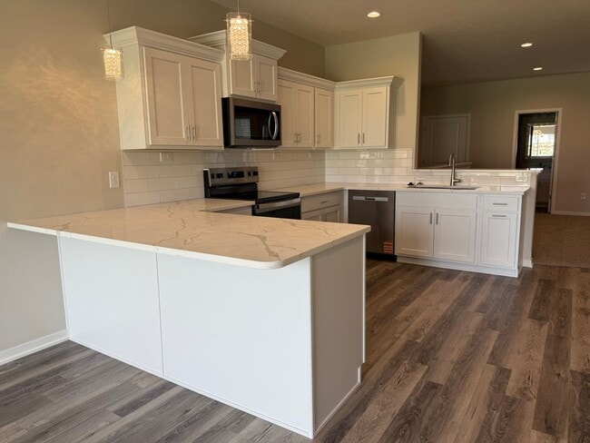 Building Photo - Brand new ranch townhome with 3 stall gara...