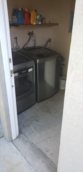 Laundry Room - 8131 Lloyd Ave