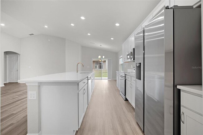 Building Photo - 1460 Fleur Dr