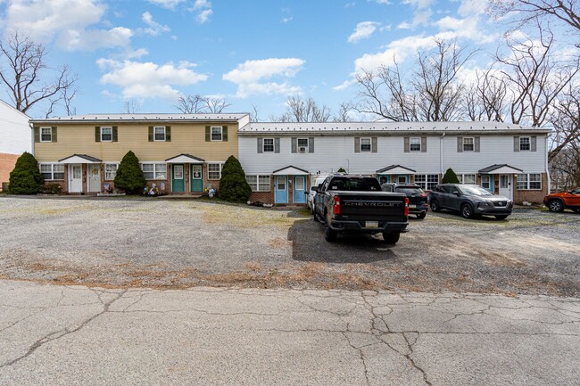 Building Photo - Welcome to our cozy 2-bedroom, 1-bathroom ...