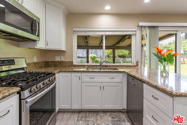 Building Photo - 6032 Sandbrook Dr