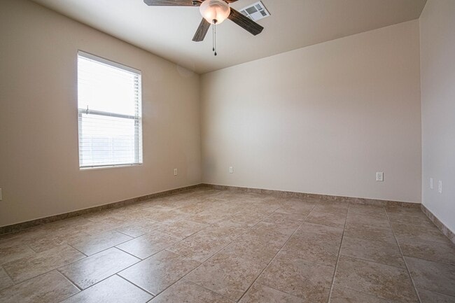 Building Photo - Cozy 3 Bed 2 Bath You've Been Looking For!