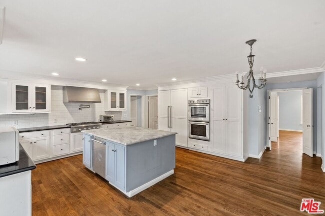 Building Photo - 905 Napoli Dr