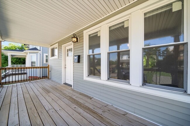 Building Photo - $1,675 - Spacious 3 Bedroom in North End