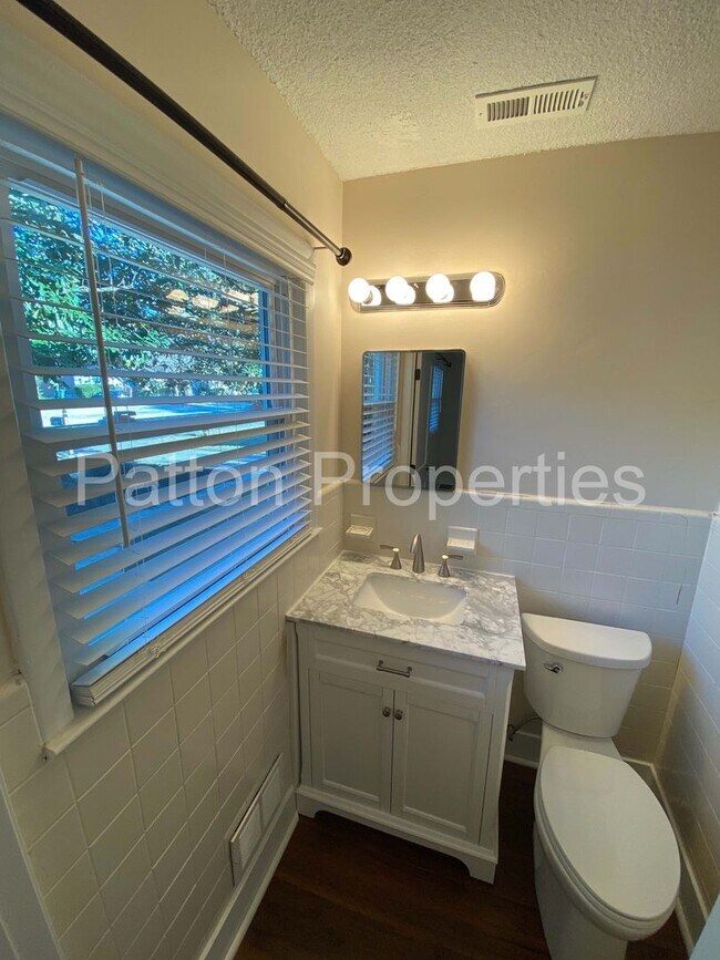 Building Photo - Rosewood Home