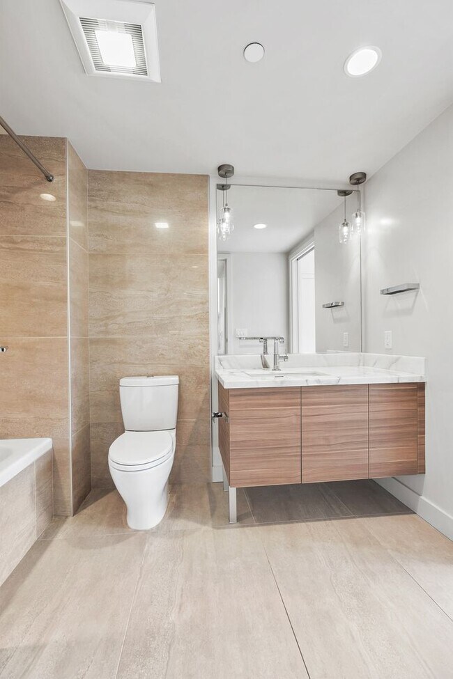 Building Photo - Stellar Denny Triangle Luxury Condo
