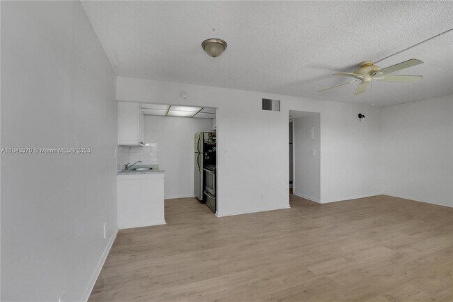 Building Photo - 2145 Pierce St