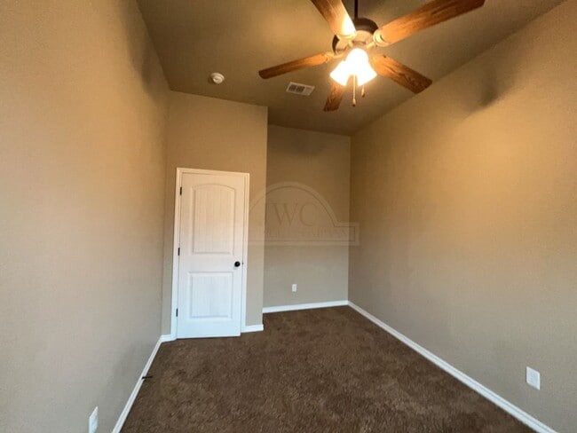 Building Photo - 203 Sladecek Dr