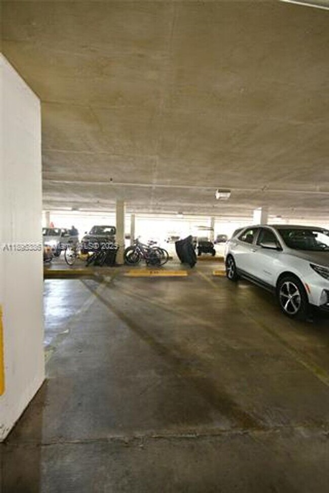 Building Photo - 170 Ocean Ln Dr