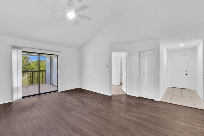 Building Photo - Beautiful 3 bedroom 2 bath condo in Coral Springs