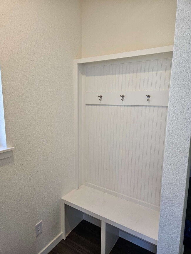 Building Photo - 3 bed 3 bath home in Bennett.