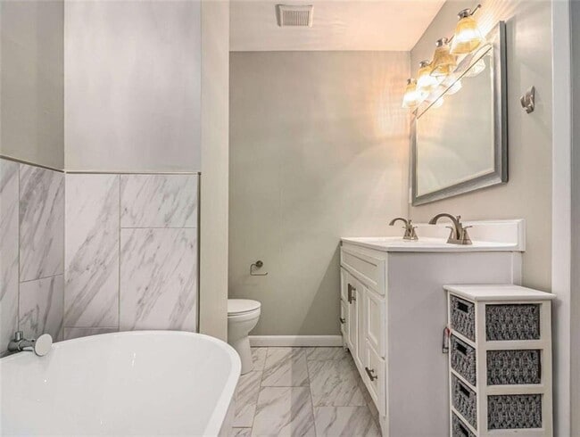 Building Photo - 3590 Cloudland Dr