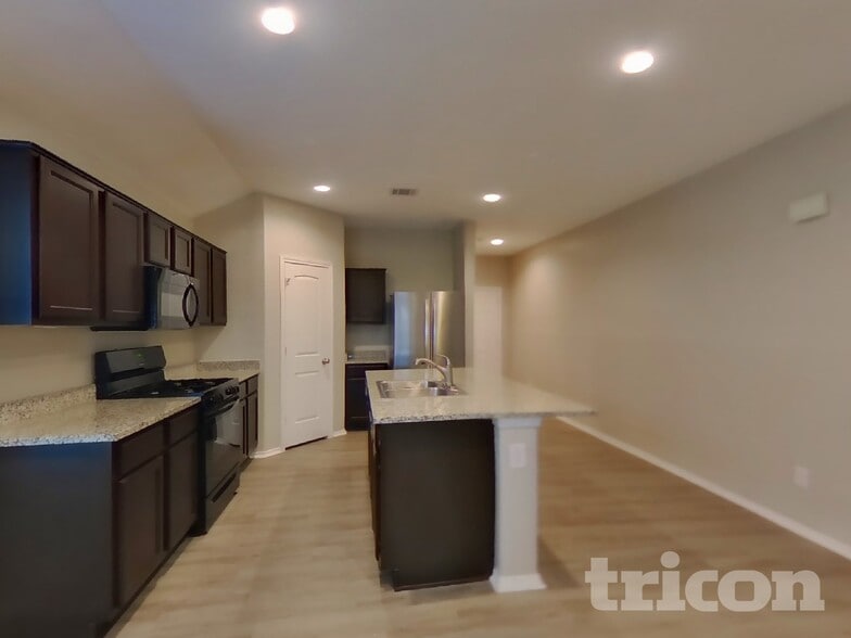 Building Photo - 414 Lance Trail