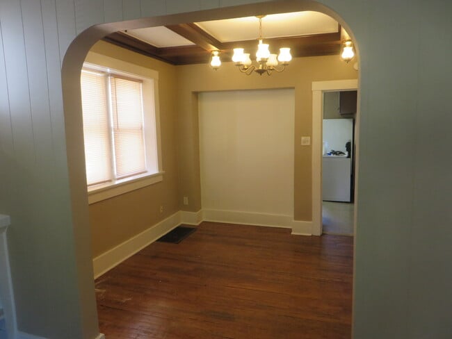 Building Photo - 1126 Nelson St