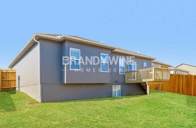 Building Photo - APPLY NOW! 5BED 3BATH