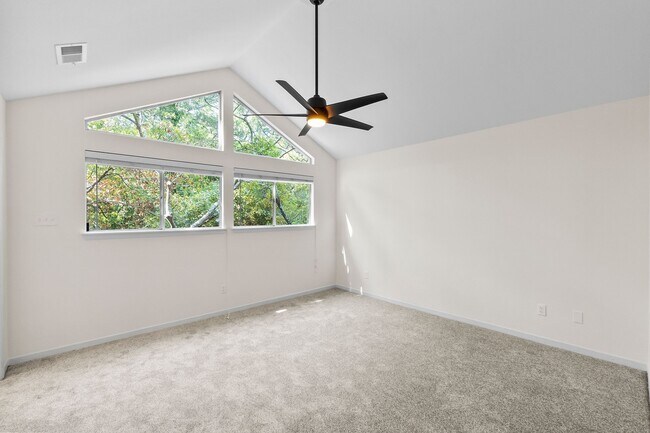 Building Photo - 15 Breezy Point Pl