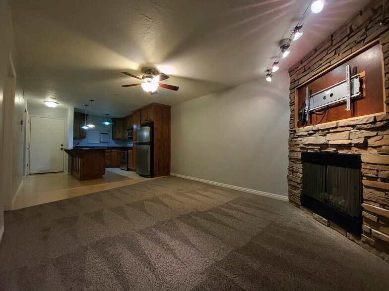 Building Photo - 5614 Meadow Ln