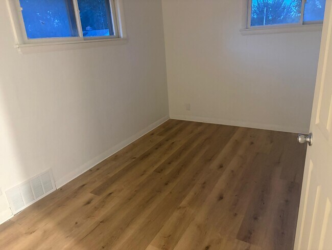 Building Photo - 5754 N 65th St