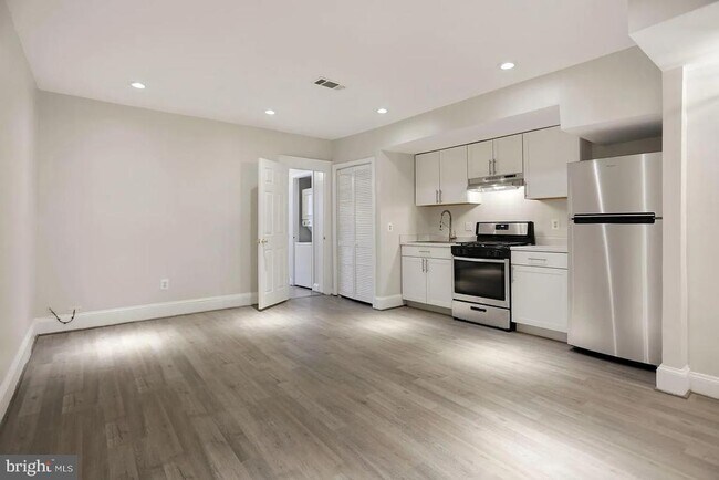 Building Photo - 1712 West Virginia Ave NE