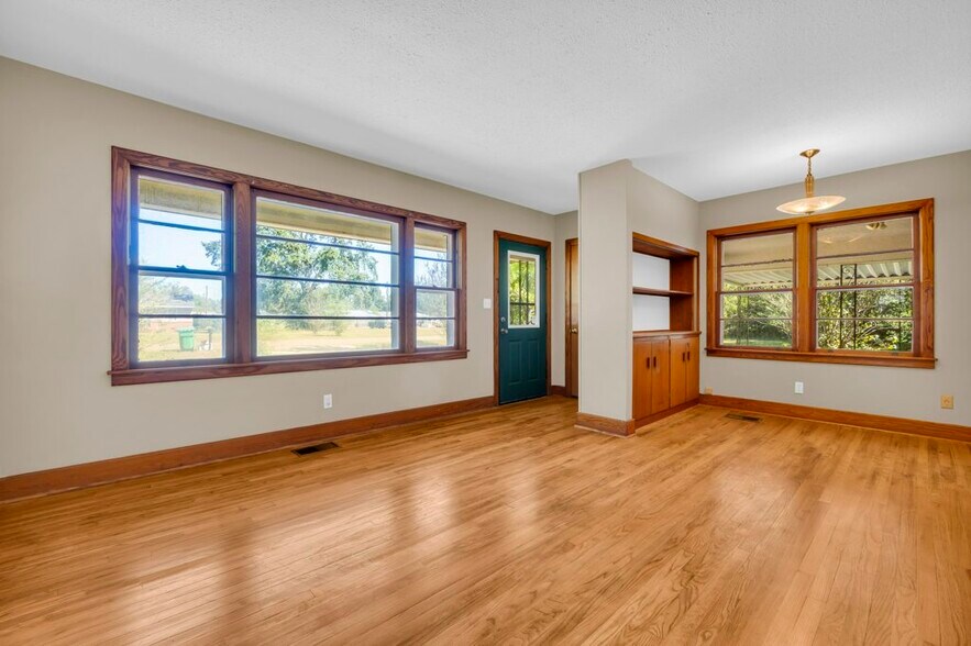 Building Photo - 220 Rebecca Ln