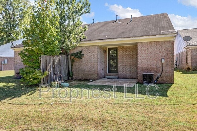 Building Photo - 1676 Joy Cir