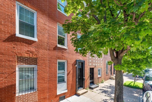 Building Photo - 2042 E Fayette St