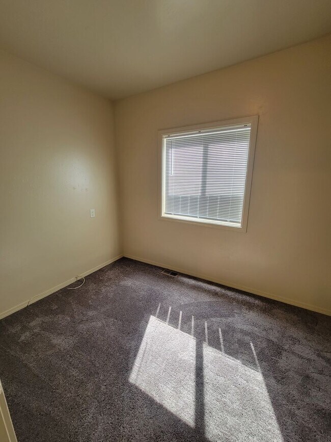 Building Photo - Sweet Two Bedroom Home Minutes from Downtown Port Orchard!