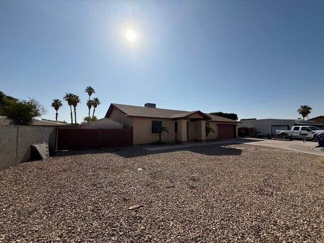 Building Photo - 1356 S 41st Ave