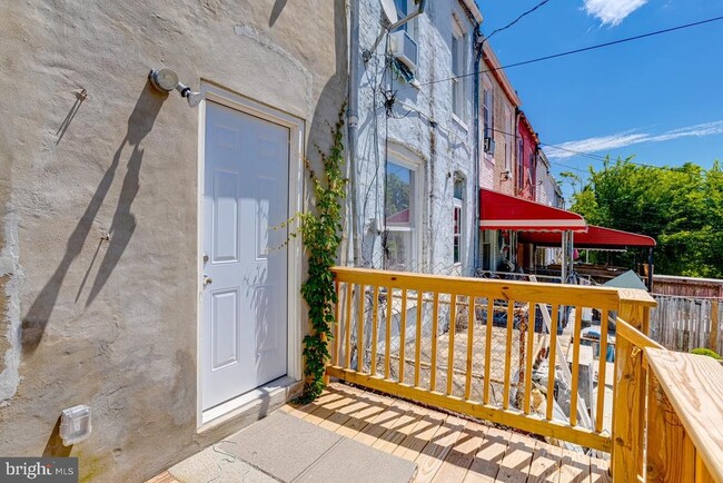 Building Photo - 1539 Abbotston St
