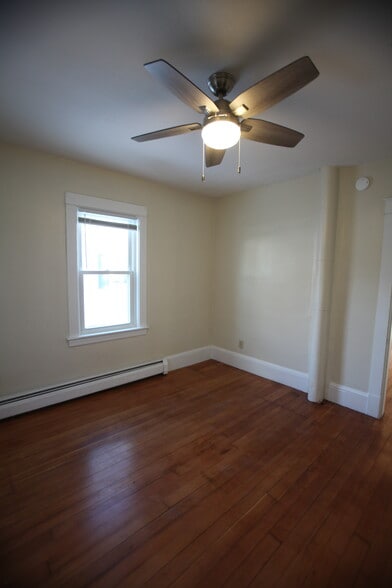 Bedroom 1 - 7 June St