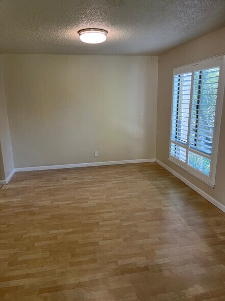 Building Photo - 320 N Civic Dr