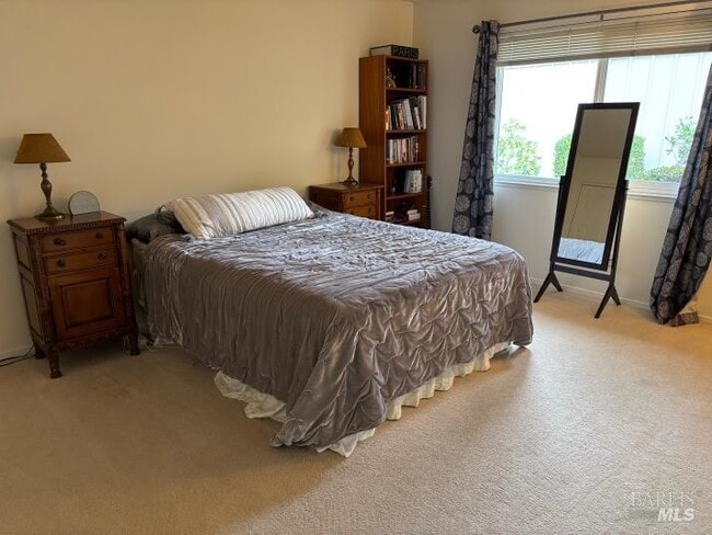 Building Photo - 404 Meadowgreen Dr