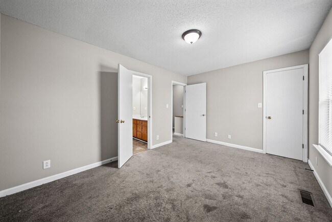 Building Photo - 280 Timber Ct Dr